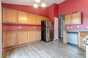 71 W Chatham Ln, Round Lake, IL 60073 - Photo 14