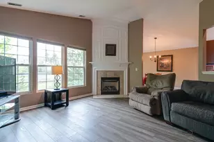 71 W Chatham Ln, Round Lake, IL 60073 - Photo 6