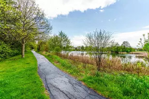 71 W Chatham Ln, Round Lake, IL 60073 - Photo 28