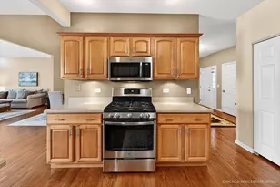 710 Juniper Ln, Lake in the Hills, IL 60156 - Photo 8