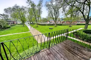 2431 E Brandenberry Ct, Arlington Heights, IL 60004 - Photo 16