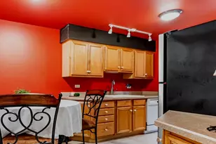 2431 E Brandenberry Ct, Arlington Heights, IL 60004 - Photo 6