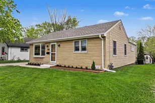 218 N Louis St, Mount Prospect, IL 60056 - Photo 2