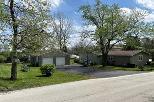 8946 W 84th St, Justice, IL 60458 - Photo 2