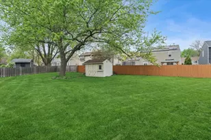 733 Cypress Ln, Carol Stream, IL 60188 - Photo 20