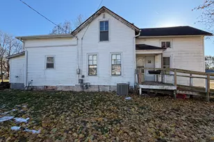 327 S Elm St, Paxton, IL 60957 - Photo 2