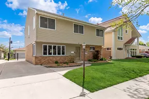 8233 N Octavia Ave, Niles, IL 60714 - Photo 2