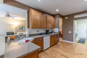 2942 Ravinia Cir, Mundelein, IL 60060 - Photo 10