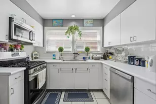 9052 Keating Ave, Skokie, IL 60076 - Photo 8