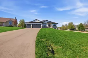 391 Teaberry Ct, Roscoe, IL 61073 - Photo 4