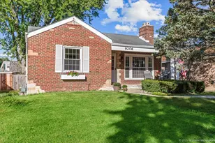 9206 S Troy Ave, Evergreen Park, IL 60805 - Photo 2