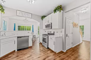 1070 Lily Field Ln, Bolingbrook, IL 60440 - Photo 8