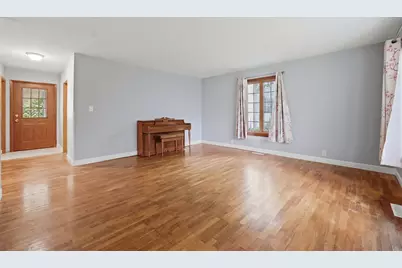 323 E Dresser Road, Dekalb, IL 60115 - Photo 6