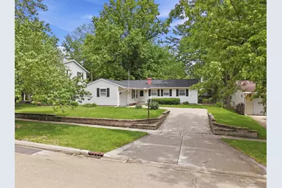 323 E Dresser Road, Dekalb, IL 60115 - Photo 2