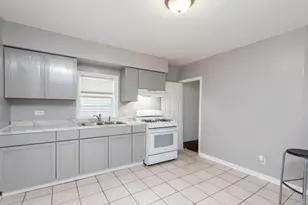 205 S Park Ave, Waukegan, IL 60085 - Photo 6