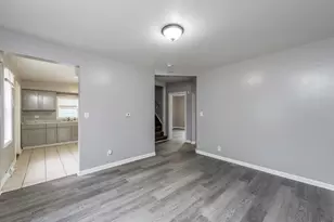 205 S Park Ave, Waukegan, IL 60085 - Photo 8