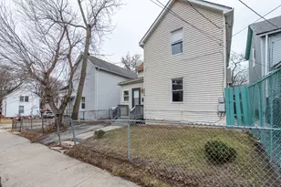 205 S Park Ave, Waukegan, IL 60085 - Photo 2