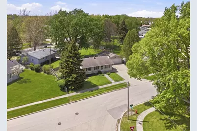 1610 Sunrise Drive, Dekalb, IL 60115 - Photo 4