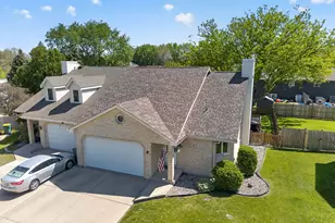 212 Huntington Ct, Shorewood, IL 60404 - Photo 1