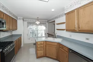 725 Deep Wood Ct, Elk Grove Village, IL 60007 - Photo 10