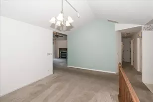 725 Deep Wood Ct, Elk Grove Village, IL 60007 - Photo 6