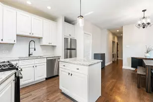 445 W Surf St, Chicago, IL 60657 - Photo 16