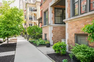 445 W Surf St, Chicago, IL 60657 - Photo 2
