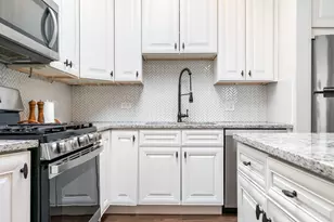 445 W Surf St, Chicago, IL 60657 - Photo 14