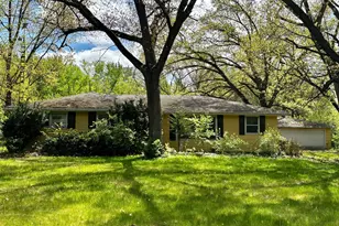 313 Wood St, Wilmington, IL 60481 - Photo 2