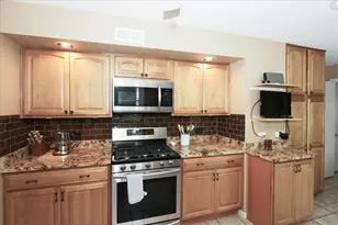 174 Timber Hill Rd, Buffalo Grove, IL 60089 - Photo 8