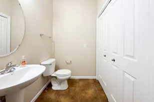 637 Stonegate Dr, Sycamore, IL 60178 - Photo 8