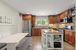 2426 S Shag Bark Trail, Arlington Heights, IL 60005 - Photo 8