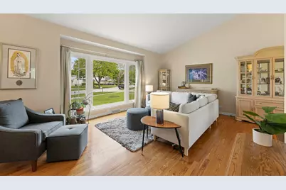 2426 S Shag Bark Trail, Arlington Heights, IL 60005 - Photo 4