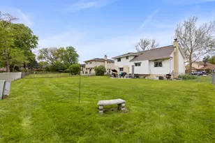 2426 S Shag Bark Trail, Arlington Heights, IL 60005 - Photo 24