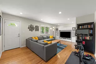 2426 S Shag Bark Trail, Arlington Heights, IL 60005 - Photo 12