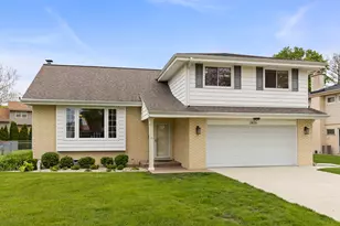 2426 S Shag Bark Trail, Arlington Heights, IL 60005 - Photo 2