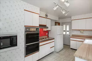 831 S Mitchell Ave, Arlington Heights, IL 60005 - Photo 10