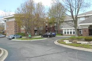 605 Barrington Ave E, Dundee, IL 60118 - Photo 2