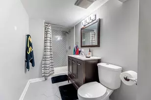 7931 S Paxton Ave, Chicago, IL 60617 - Photo 16