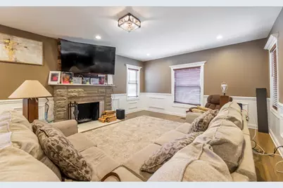7931 S Paxton Avenue, Chicago, IL 60617 - Photo 2
