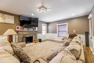 7931 S Paxton Ave, Chicago, IL 60617 - Photo 2