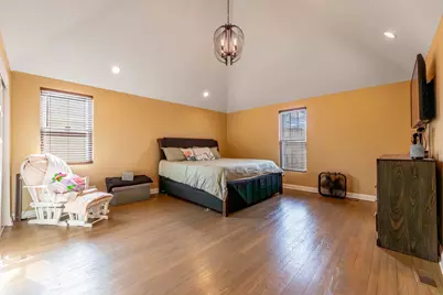 7931 S Paxton Avenue, Chicago, IL 60617 - Photo 8