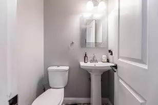 7931 S Paxton Ave, Chicago, IL 60617 - Photo 6