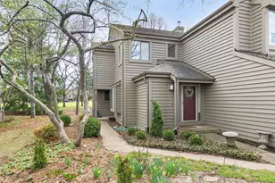723 Golf Ln, Lake Barrington, IL 60010 - Photo 2