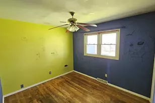 903 W 10th St, Belvidere, IL 61008 - Photo 8