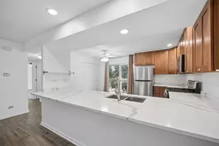 644 Dover Dr, Elgin, IL 60120 - Photo 4
