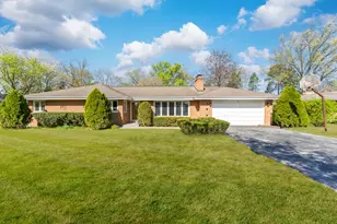 404 Tomah Ave, Prospect Heights, IL 60070 - Photo 2
