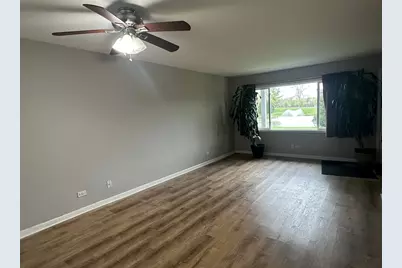 17444 W Walnut Lane, Gurnee, IL 60031 - Photo 2