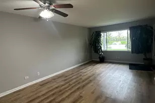 17444 W Walnut Ln, Gurnee, IL 60031 - Photo 2
