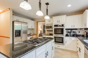 271 Saddle Back Rd, Vernon Hills, IL 60061 - Photo 10